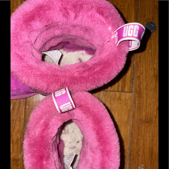 Pink uggs!! - Picture 4 of 5